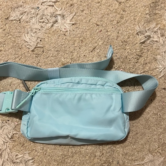 lululemon belt bag - Picture 2 of 3